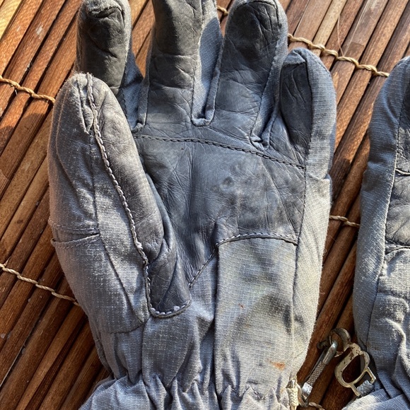 Insulated Grandoe Gloves - Picture 3 of 7